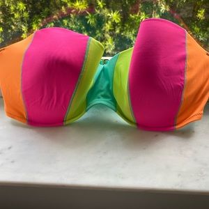 Swim top. Victoria Secret Size 36DD neón colors